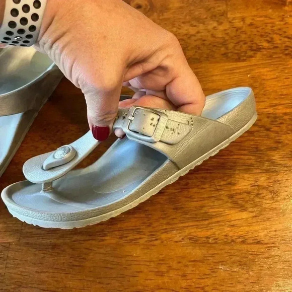 Silver Birkenstock Sandals. Size 32/1 - Picture 5 of 9